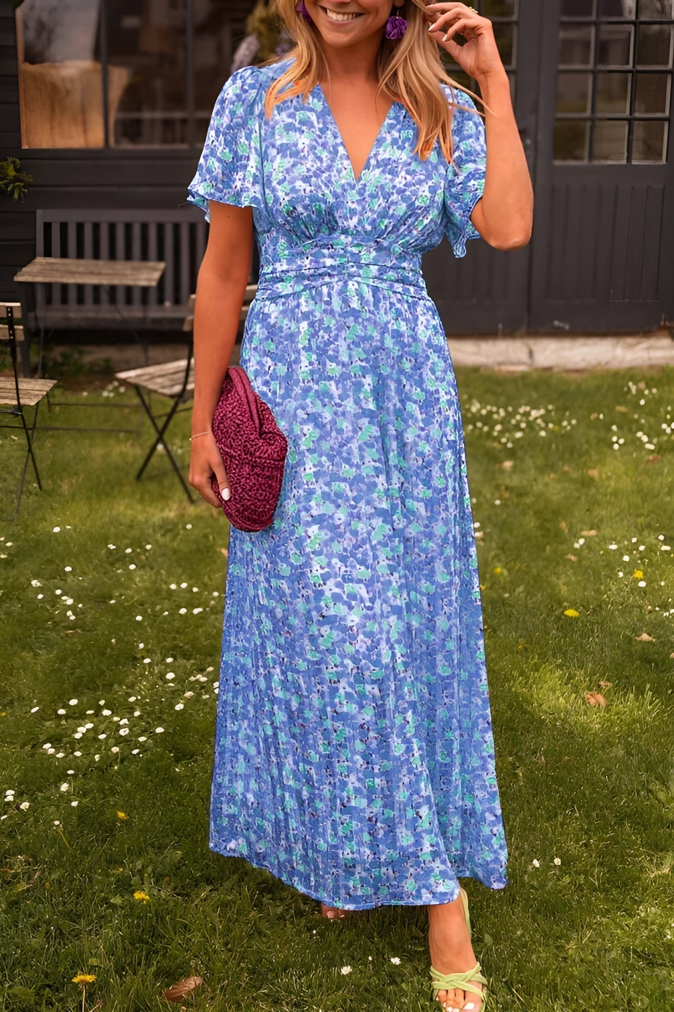 Elsie - Classic V-Neck Dress